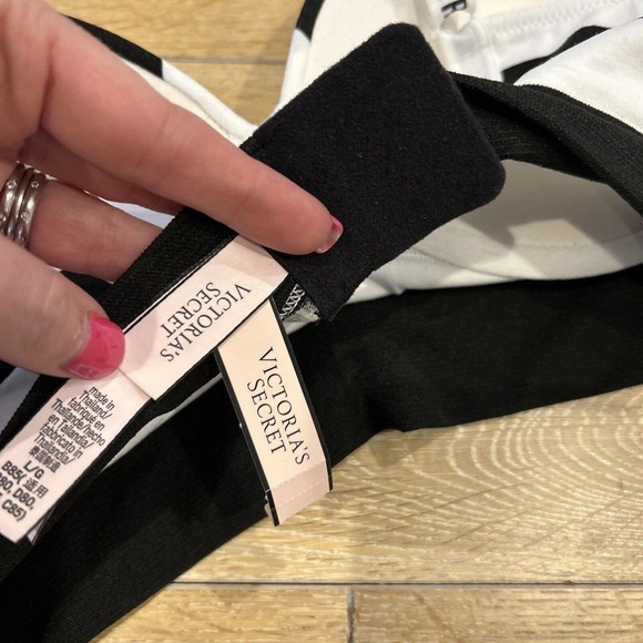 Victoria's Secret padded T-shirt Style BRA Wireless Sz L Black and White Stripe - Picture 8 of 12